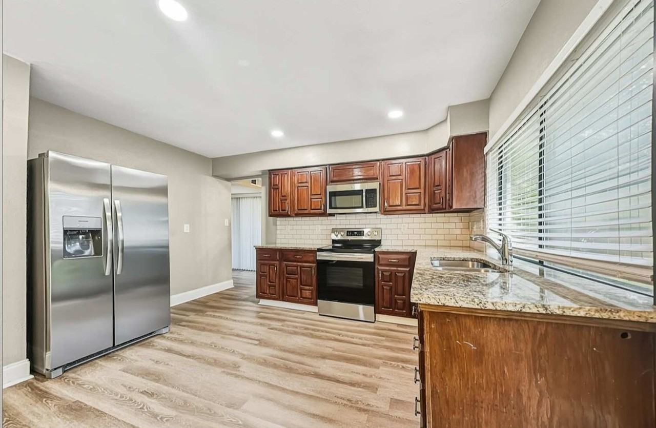 1217 Lombardy Dr - Photo 3 of 7
