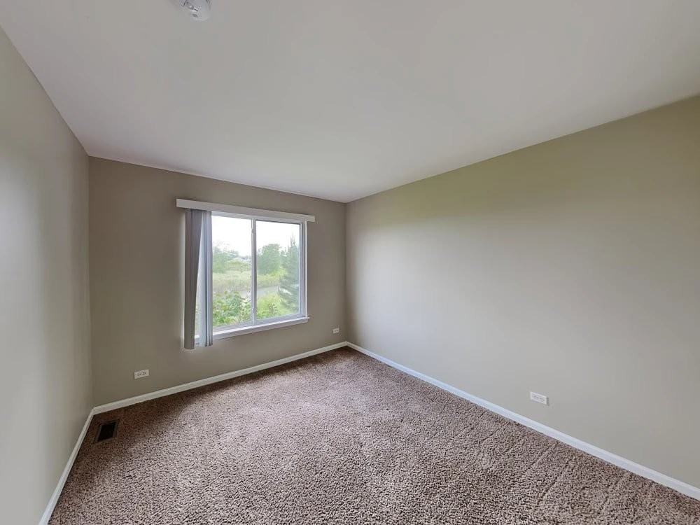 6223 Pond View Dr - Photo 2 of 5
