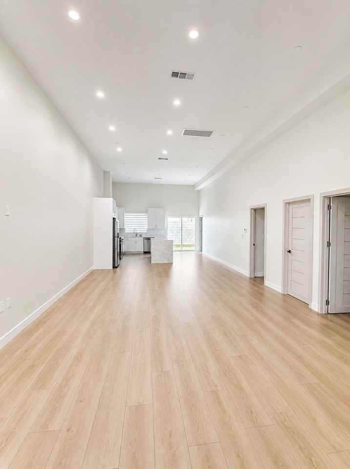 9344 Creemore Dr - Photo 3 of 10