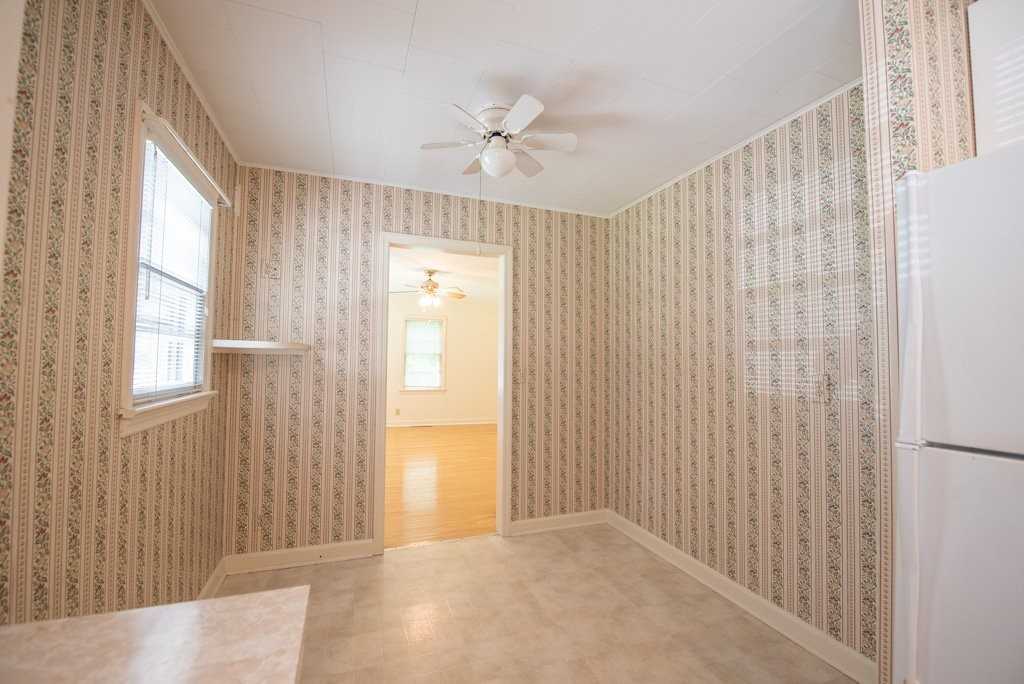 327 Long St - Photo 5 of 15