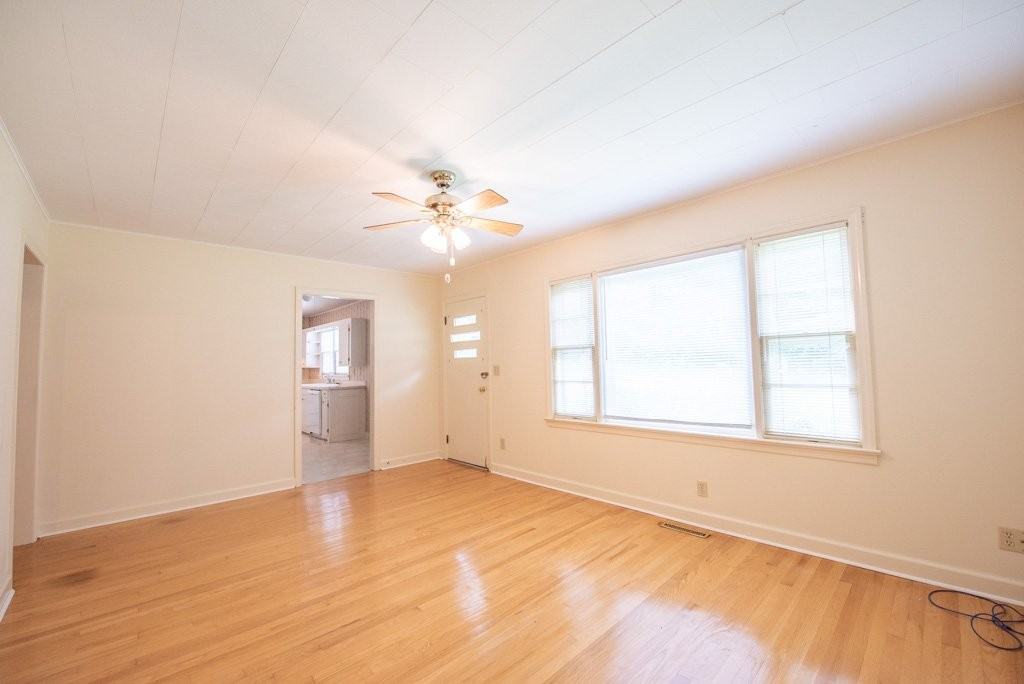 327 Long St - Photo 6 of 15