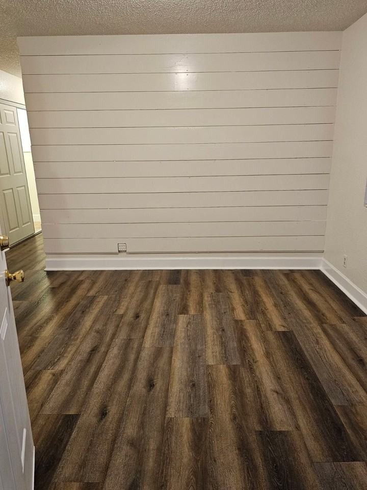207 E 116th Pl - Photo 2 of 8