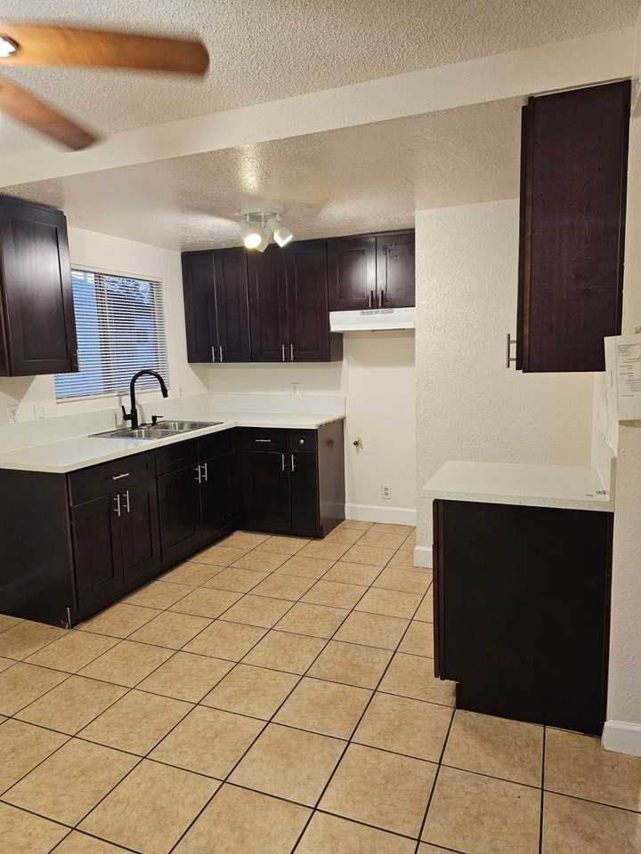 207 E 116th Pl - Photo 4 of 8