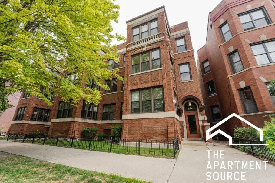 2321 N Kedzie Blvd #2R - Photo 2 of 10