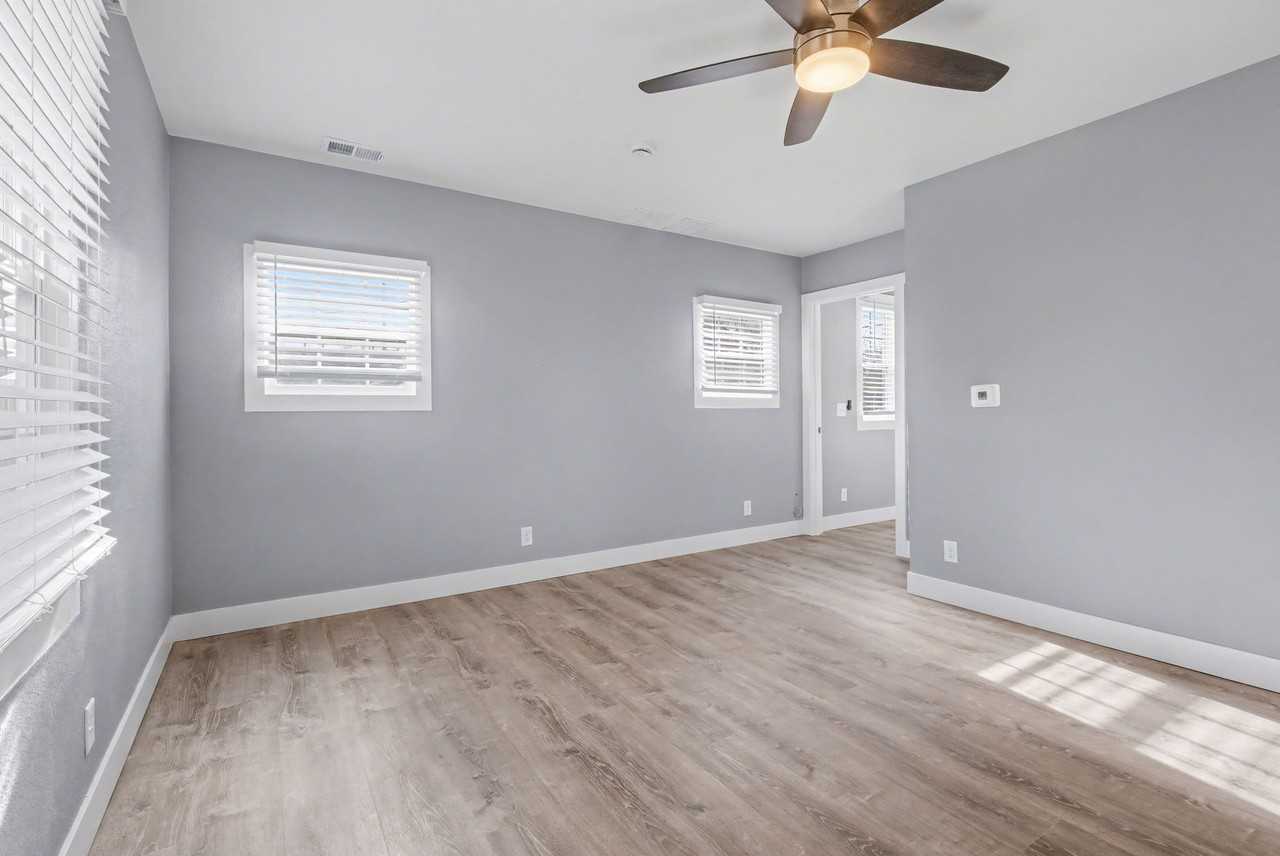 1617 1/2 10th Ave #6 - Photo 4 of 20