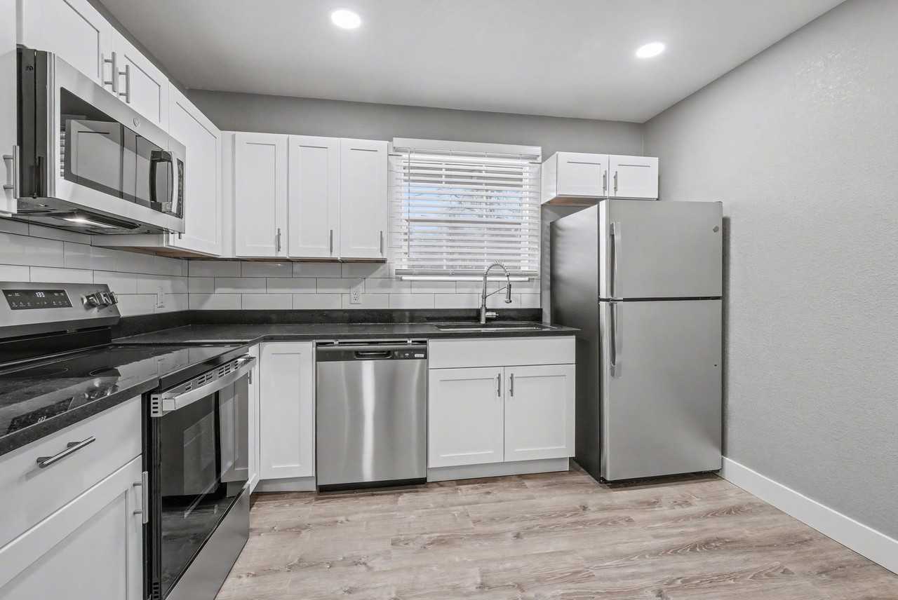 1617 1/2 10th Ave #6 - Photo 5 of 20