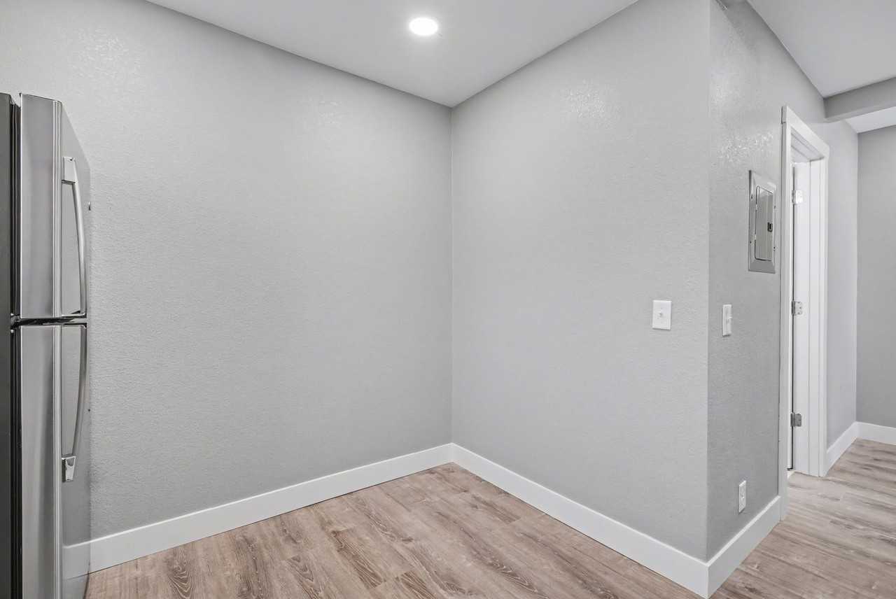 1617 1/2 10th Ave #6 - Photo 7 of 20