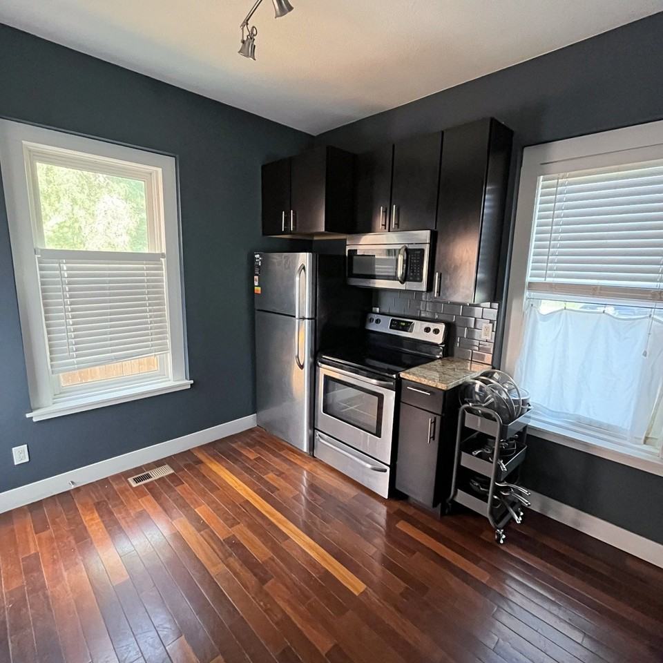 1001 30th St - Photo 6 of 9