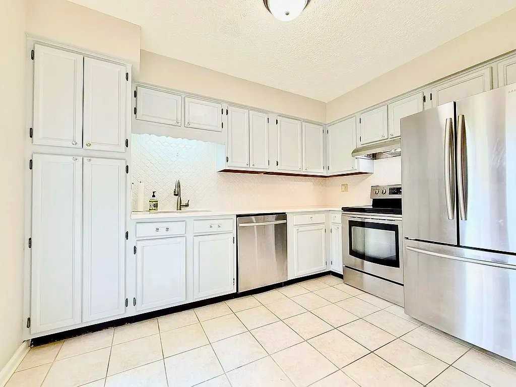 4013 Heather Ct - Photo 3 of 20