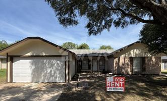 featured image of 2706 Lakebriar St