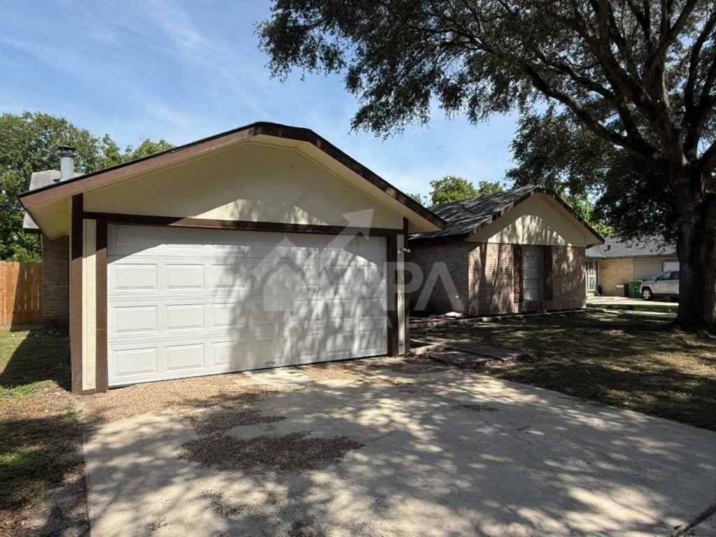 2706 Lakebriar St - Photo 2 of 19