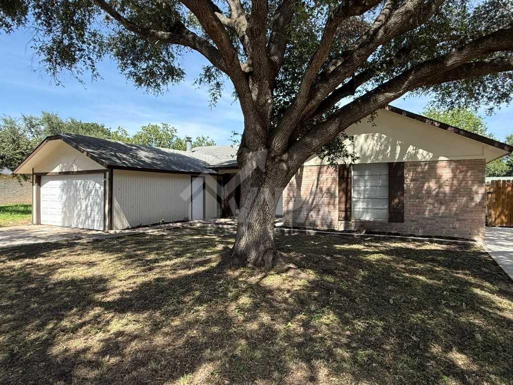 2706 Lakebriar St - Photo 3 of 19