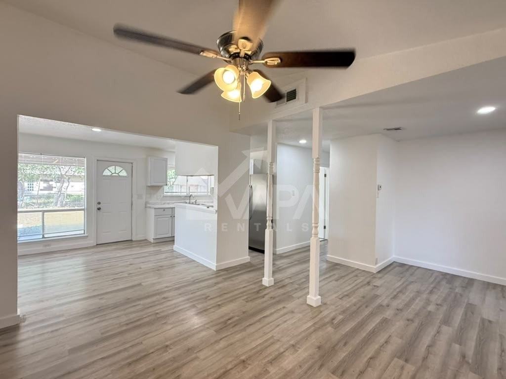 2706 Lakebriar St - Photo 4 of 19