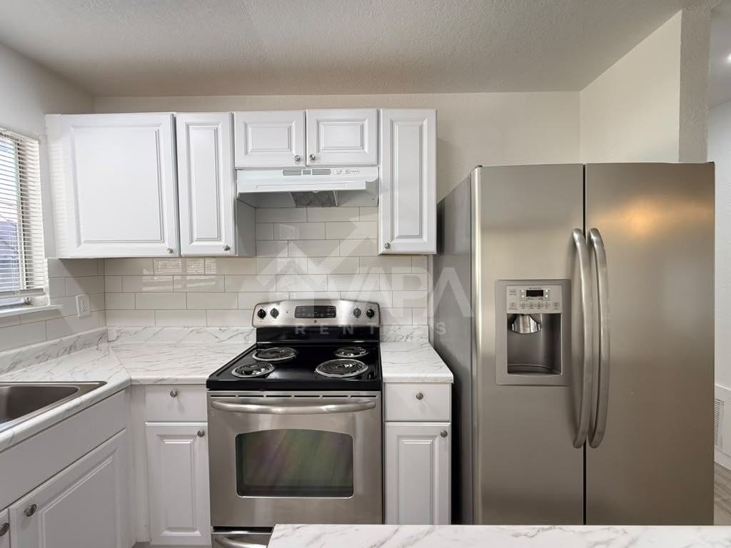 2706 Lakebriar St - Photo 7 of 19