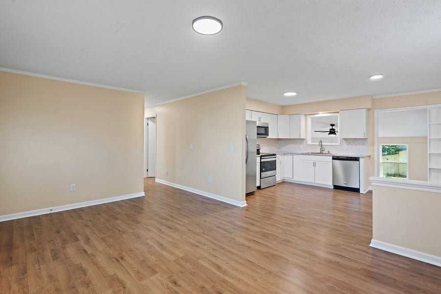 1539 White Rd - Photo 4 of 20