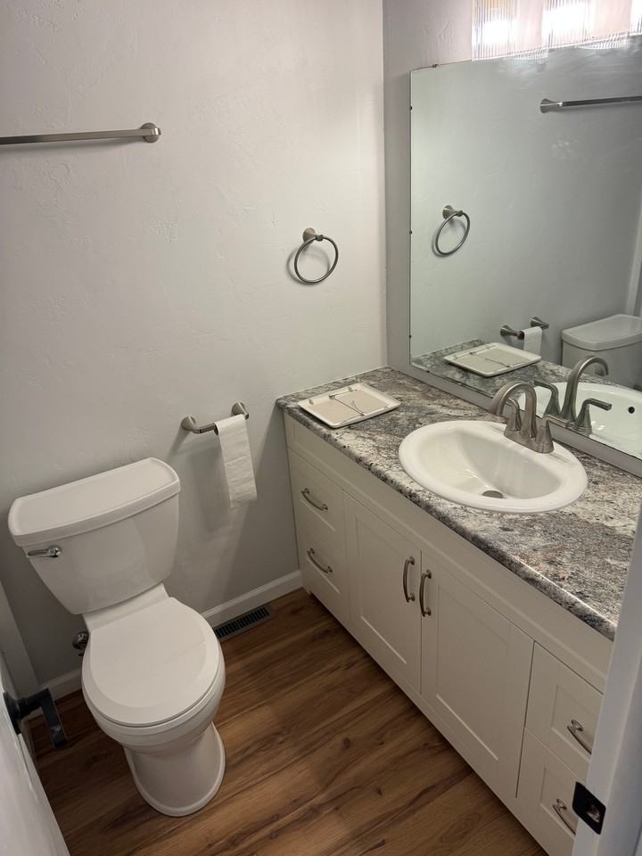 102 Lynn Dr - Photo 5 of 10