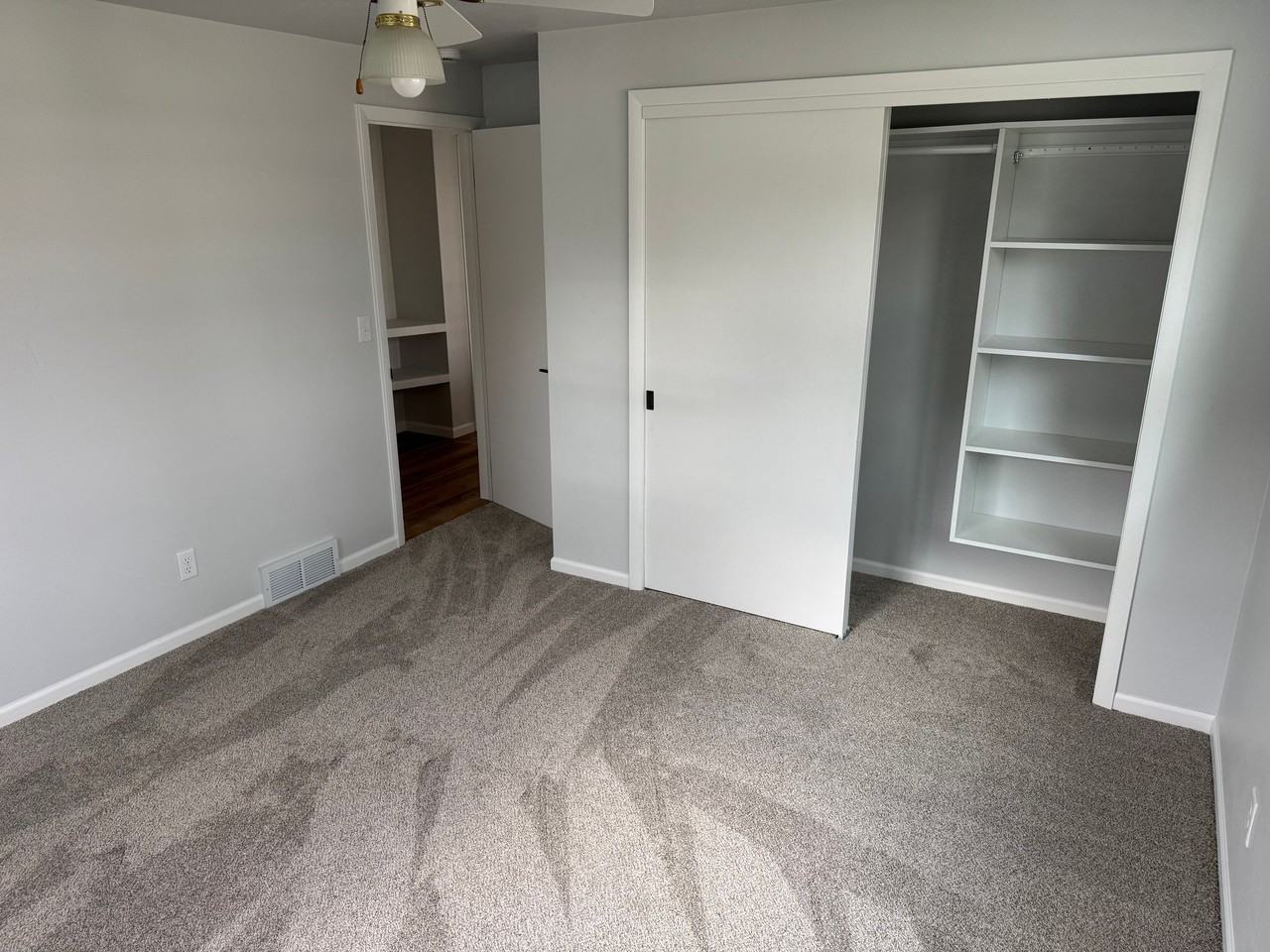 102 Lynn Dr - Photo 6 of 10