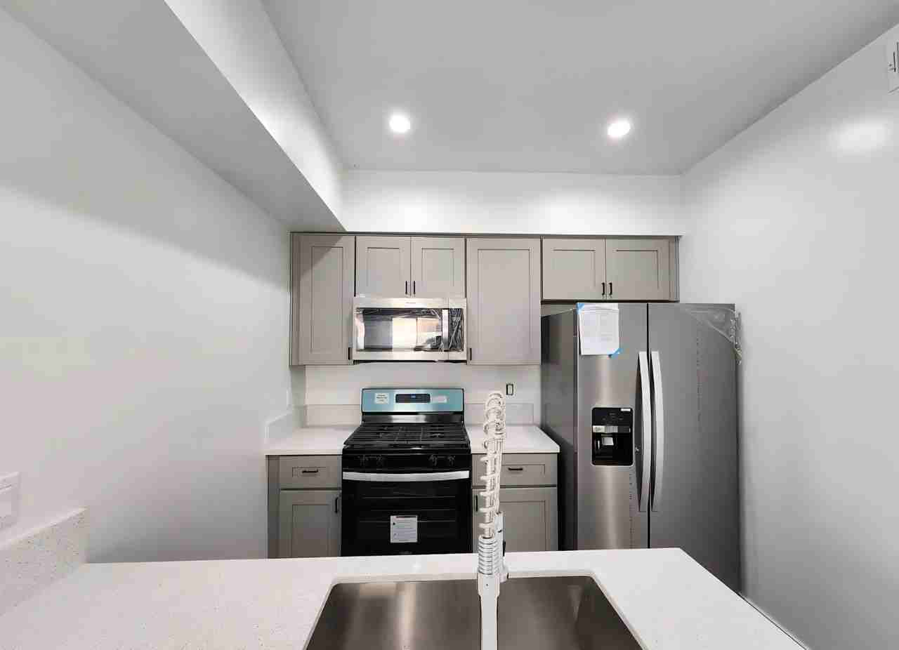 6513 Florence Pl #B - Photo 3 of 9