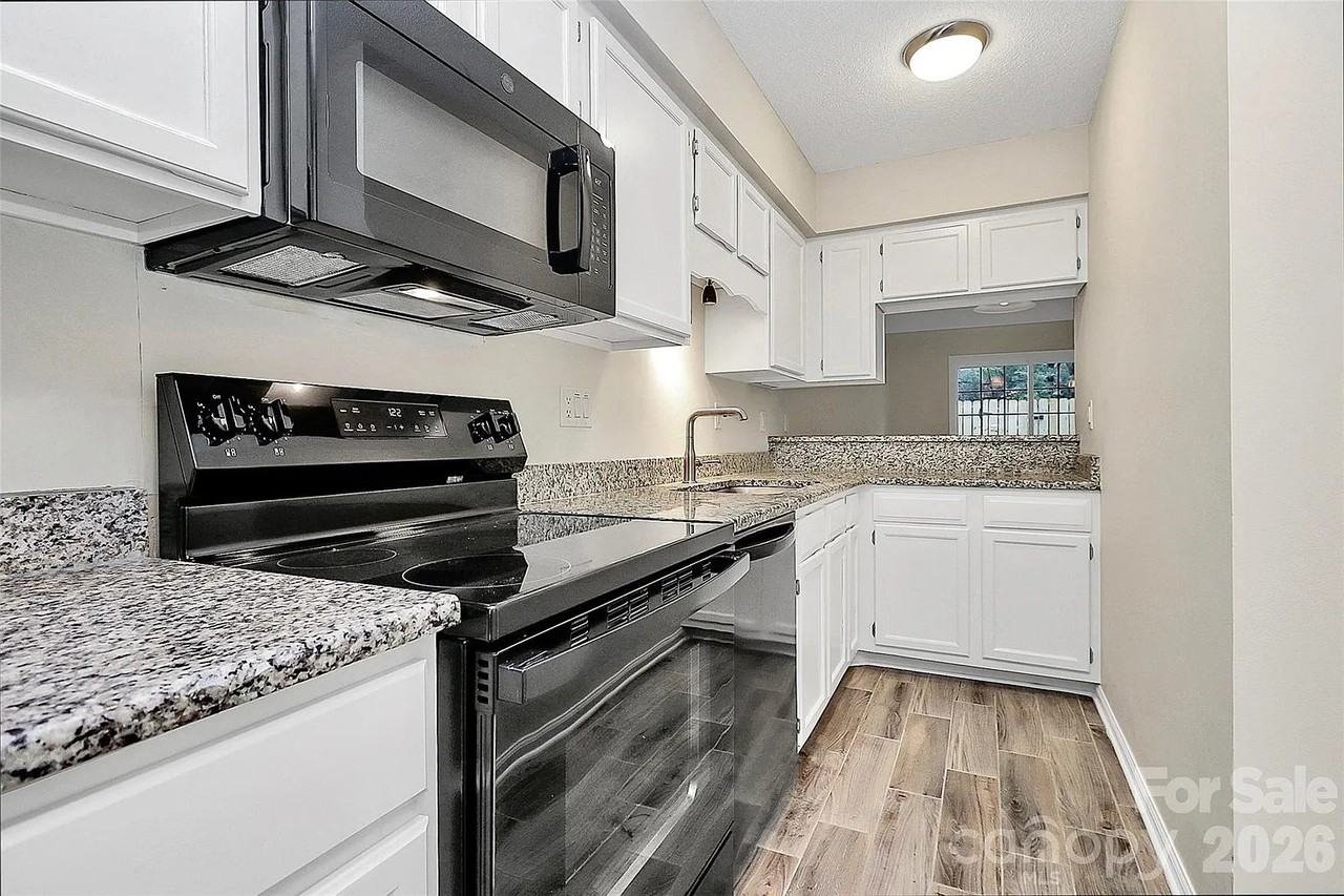 703 Heritage Pkwy - Photo 2 of 13