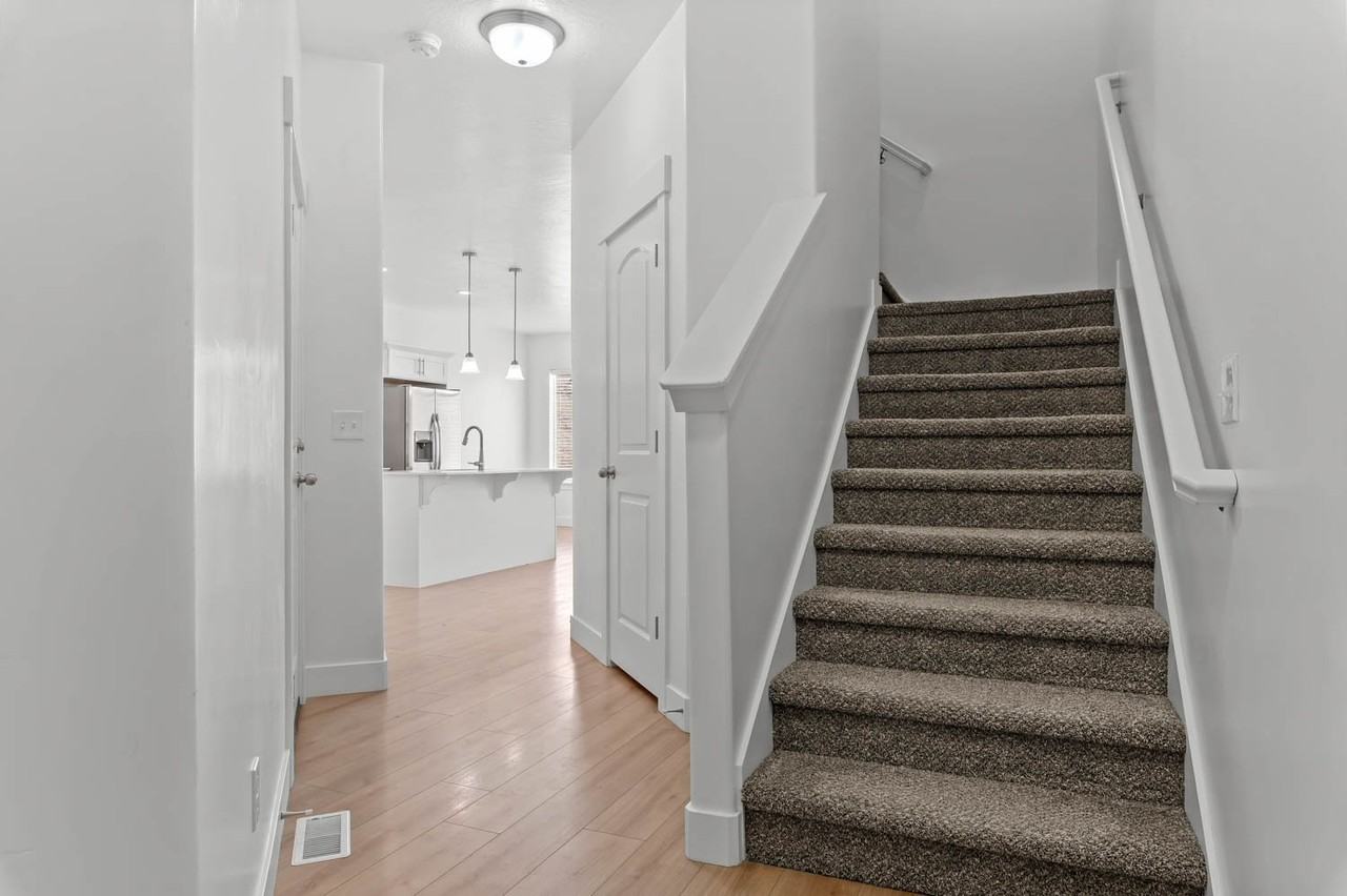 16042 S Bodmin Way - Photo 3 of 19