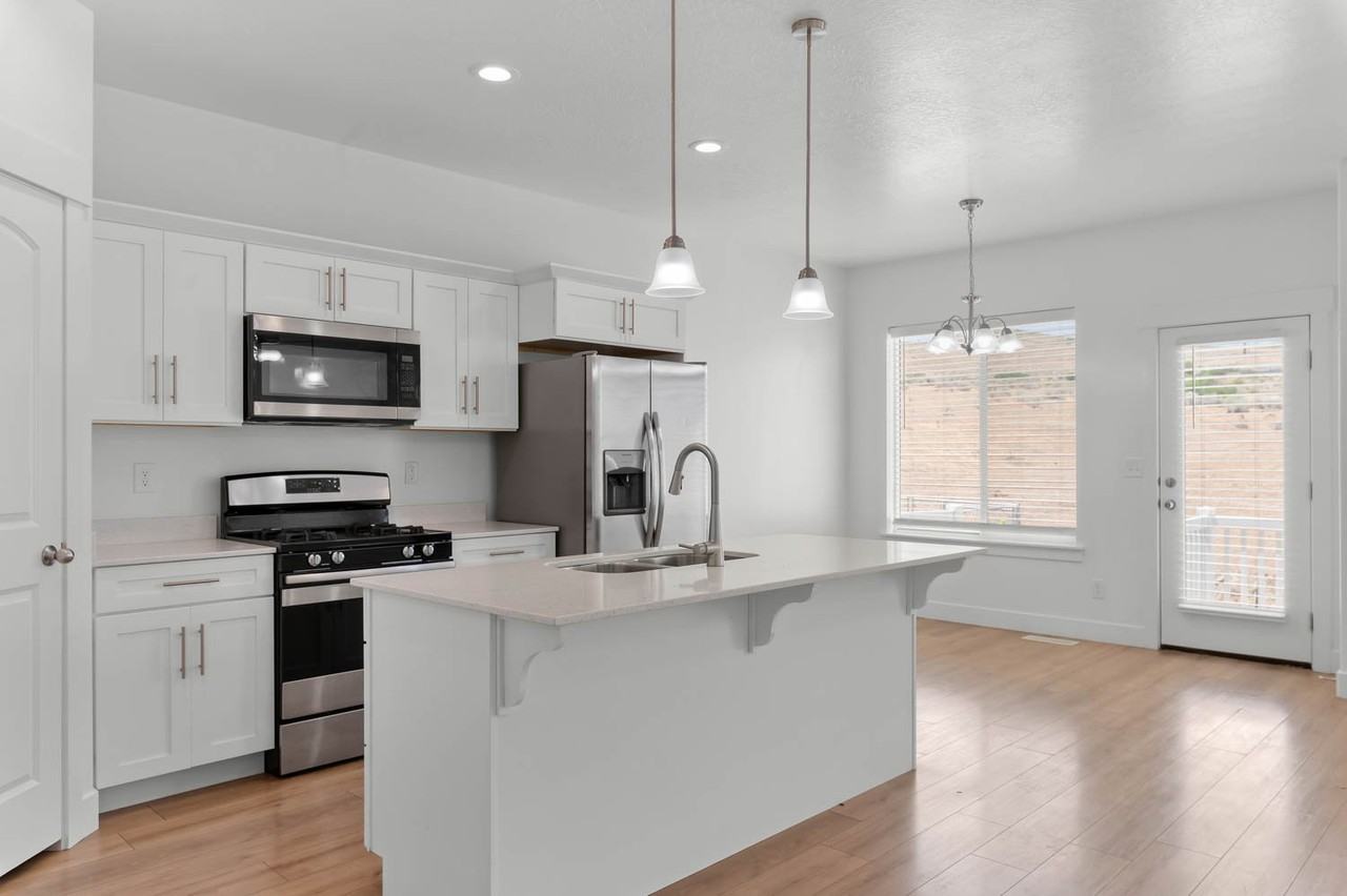 16042 S Bodmin Way - Photo 4 of 19