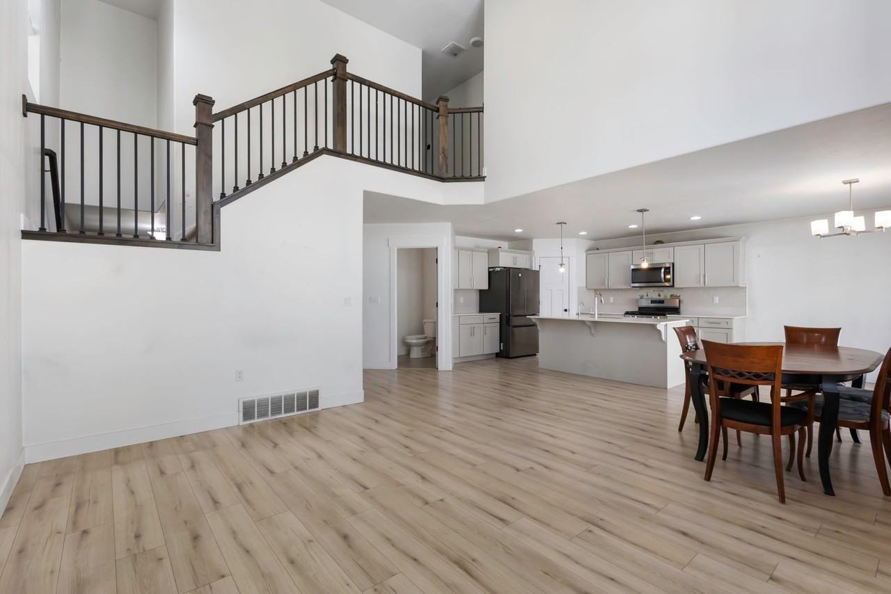 12356 S Eovaldi Ave - Photo 6 of 20