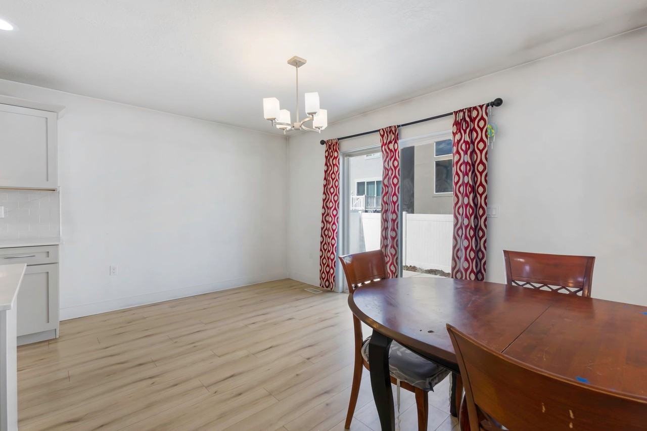 12356 S Eovaldi Ave - Photo 7 of 20