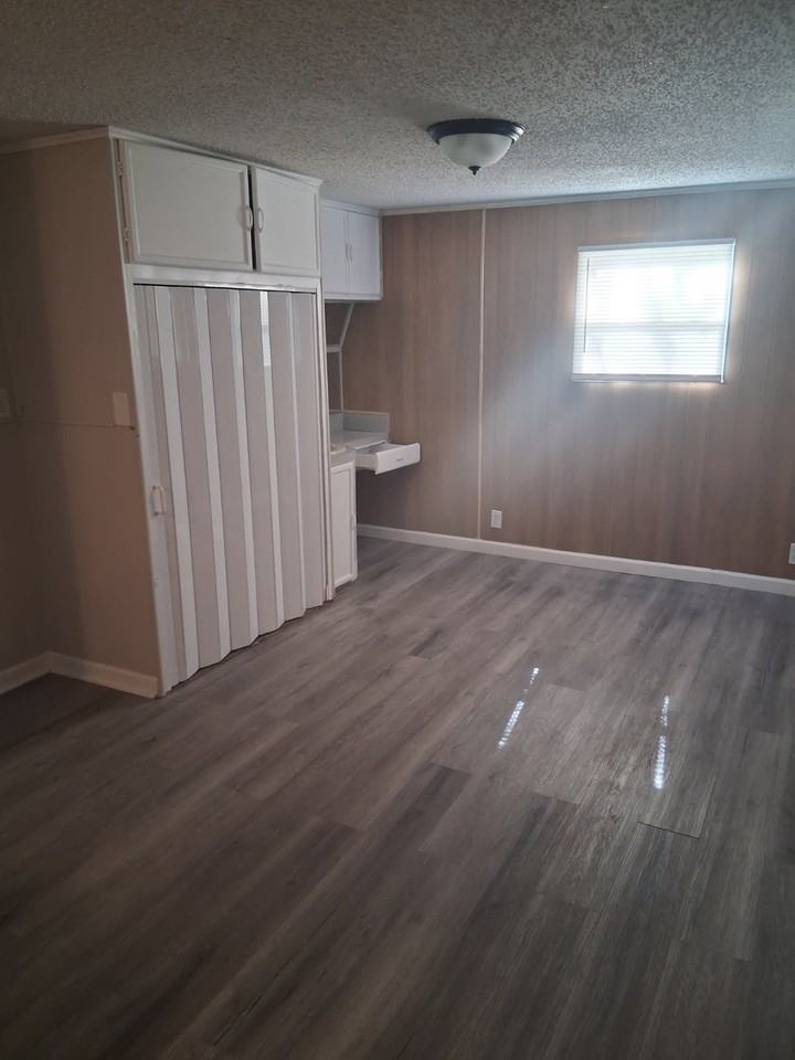 1920 E 151st Ave - Photo 3 of 7