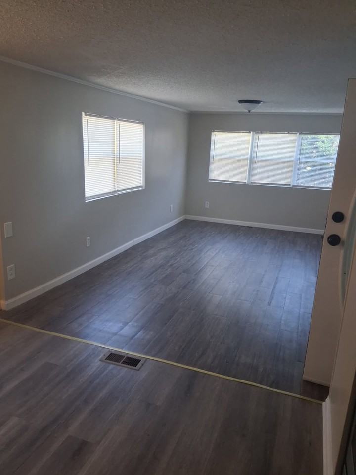 1920 E 151st Ave - Photo 5 of 7