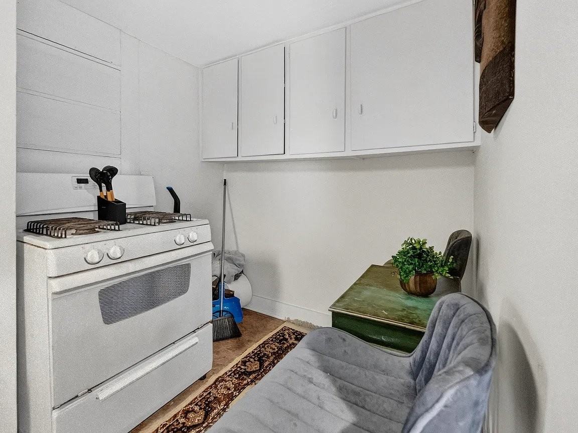 2320 N Travis Ave - Photo 6 of 10