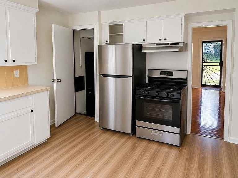4357 Ingleside Rd - Photo 3 of 9