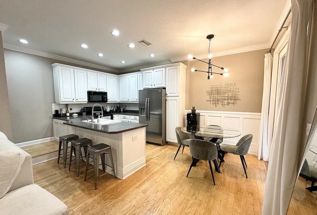 104 S Moody Ave #4 - Photo 5 of 18