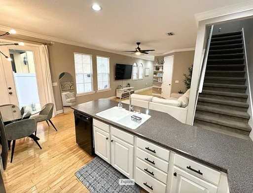 104 S Moody Ave #4 - Photo 7 of 18