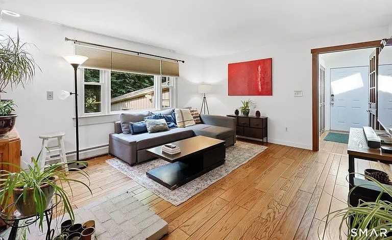 10 Satterlee Rd - Photo 3 of 11