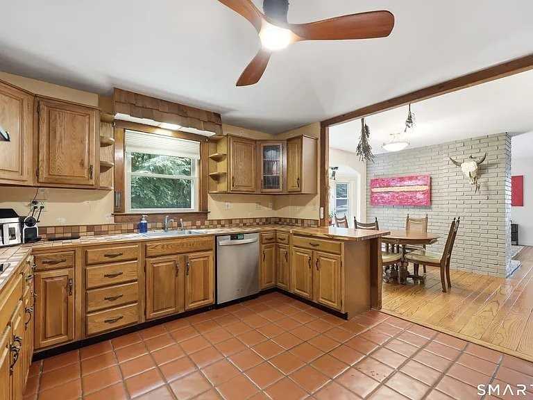 10 Satterlee Rd - Photo 7 of 11