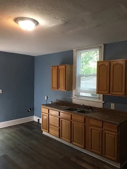 1643 N Tacoma Ave - Photo 2 of 9