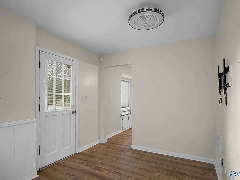 2102 Chadburn Dr Sw - Photo 2 of 19