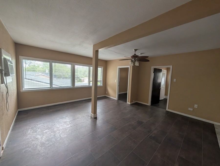 407 Engman St #B - Photo 3 of 12