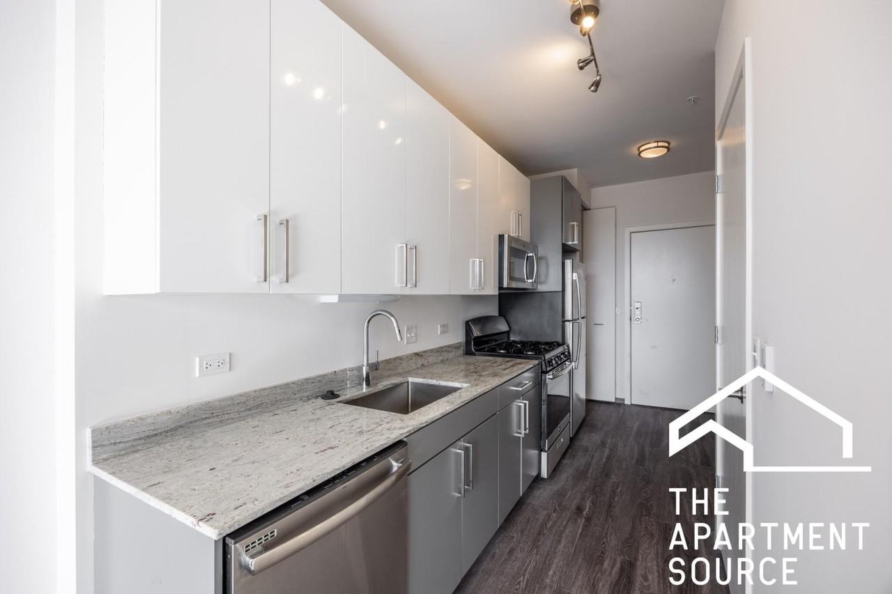 2340 N California Ave #504 - Photo 6 of 47