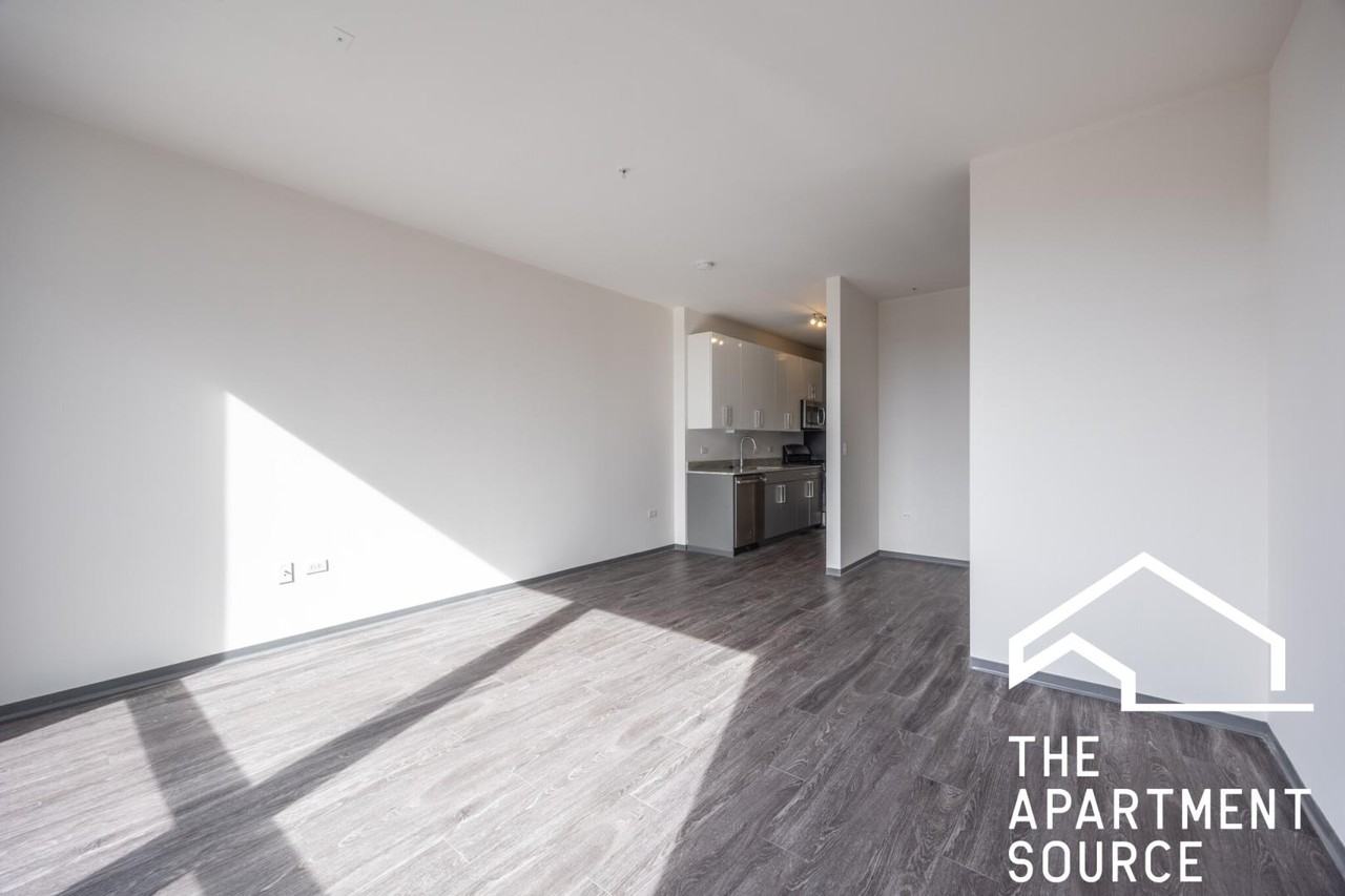 2340 N California Ave #303 - Photo 4 of 47