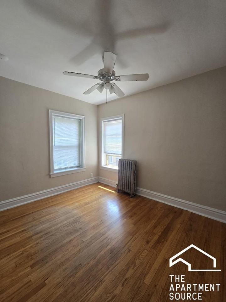918 Reba Pl #3S - Photo 2 of 10