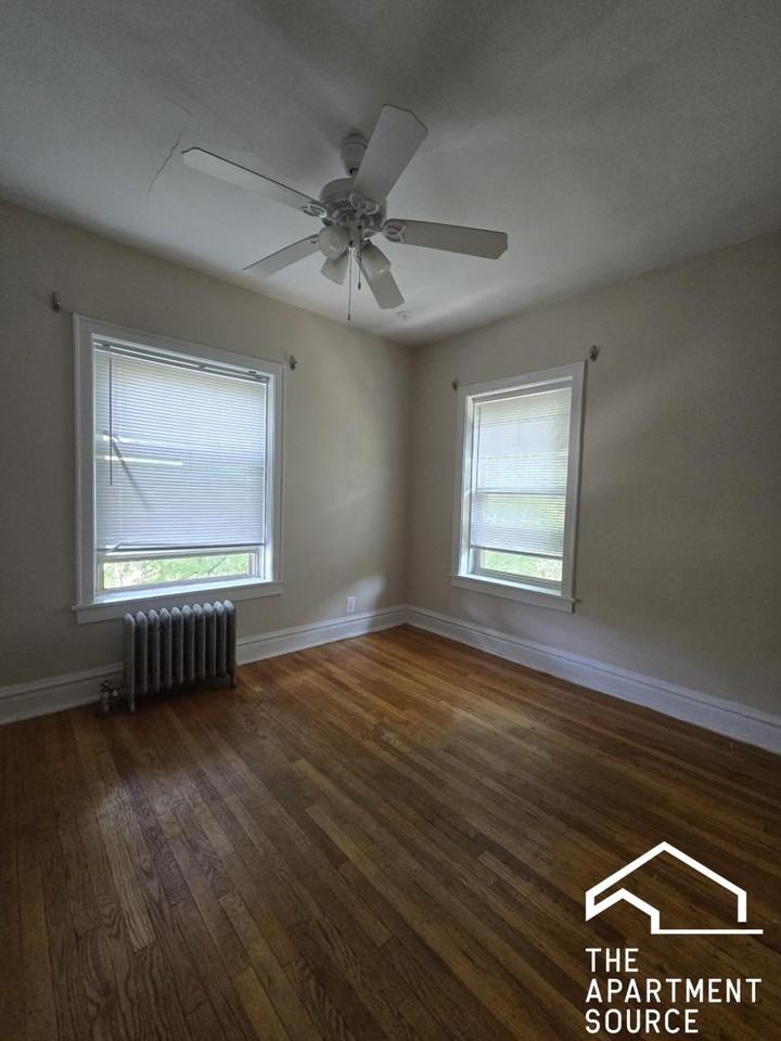 918 Reba Pl #3S - Photo 3 of 10