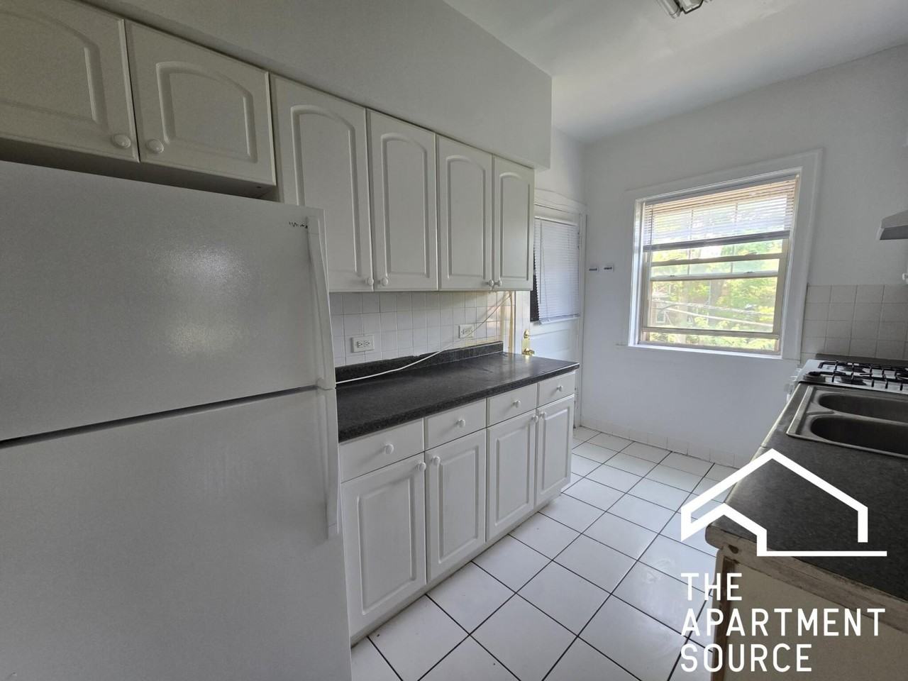 918 Reba Pl #3S - Photo 6 of 10