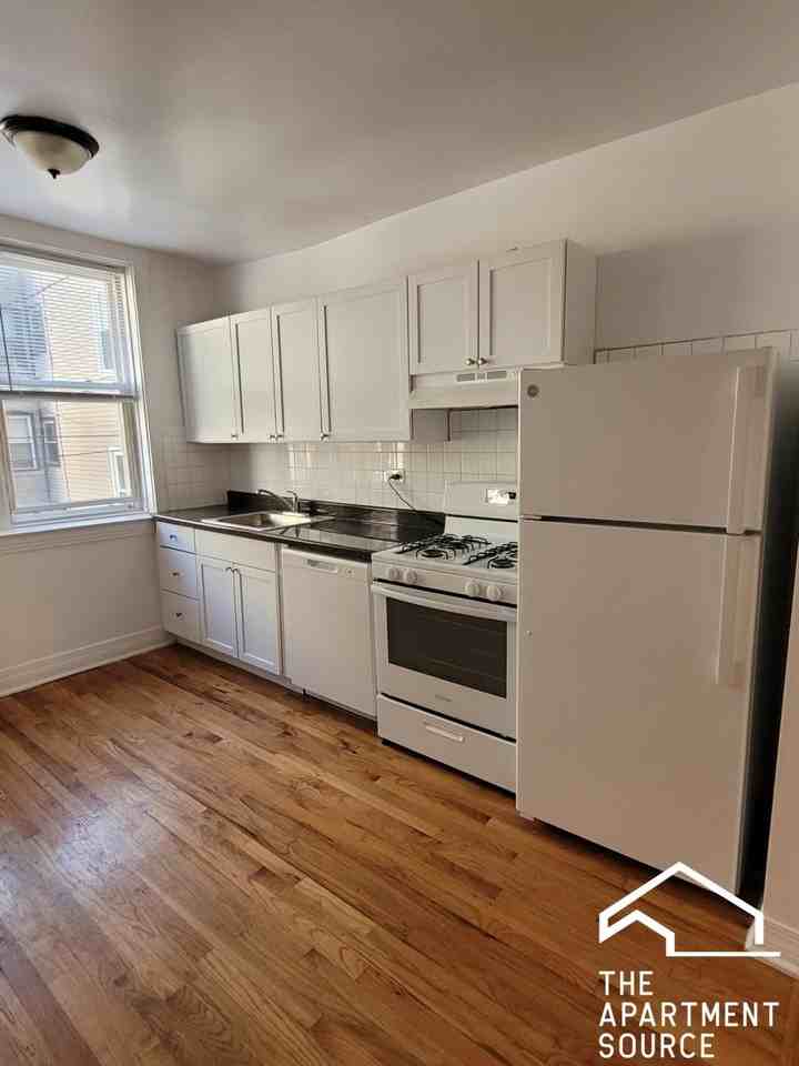 5028 N Springfield Ave #3W - Photo 2 of 8