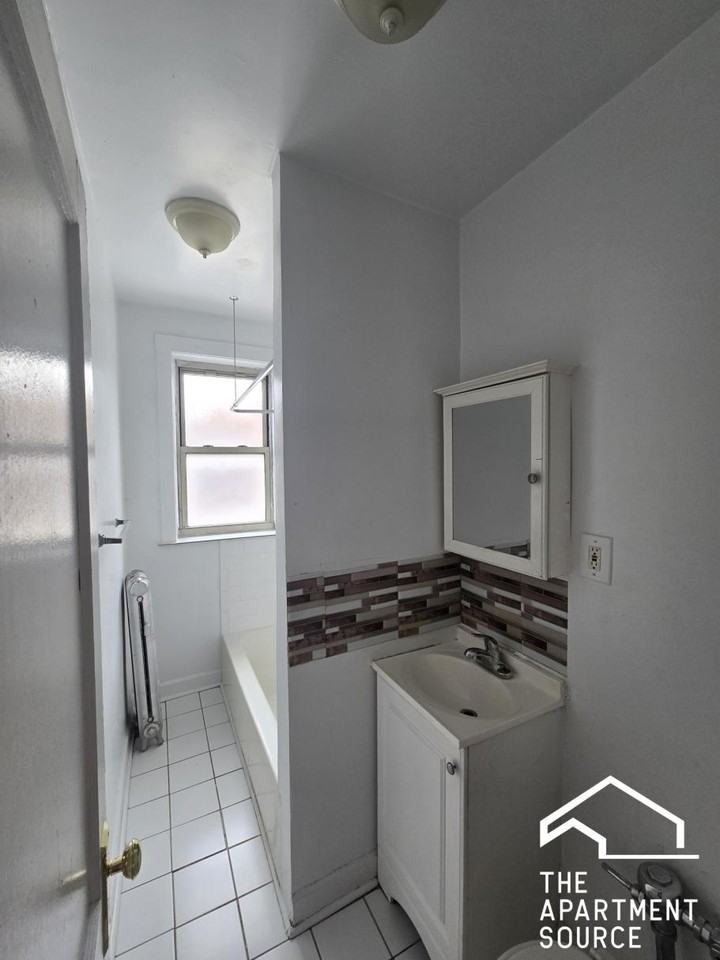 2348 W Touhy Ave #2H - Photo 4 of 7
