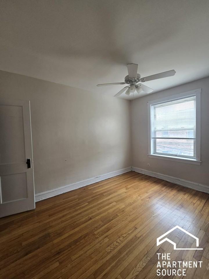 2348 W Touhy Ave #2H - Photo 5 of 7