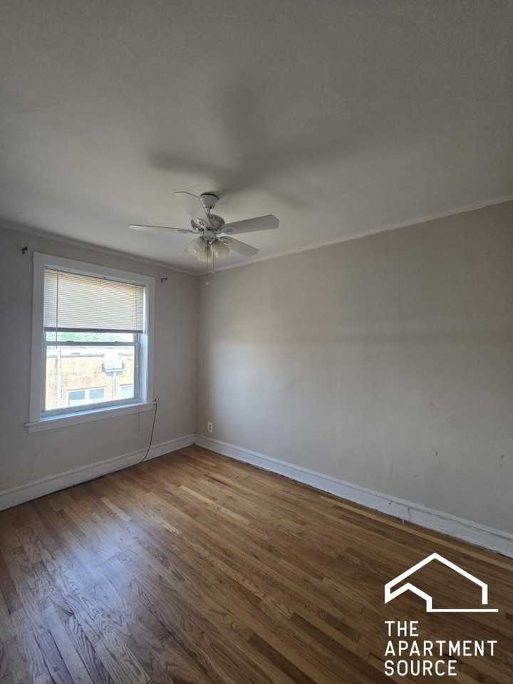2350 W Touhy Ave #3I - Photo 3 of 11