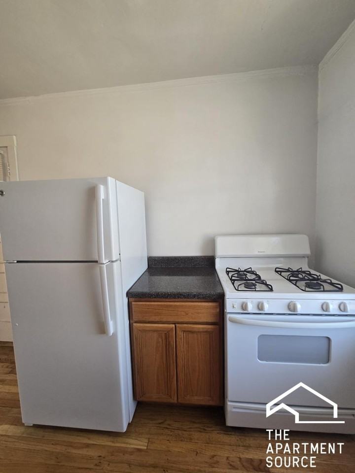 2350 W Touhy Ave #3I - Photo 4 of 11