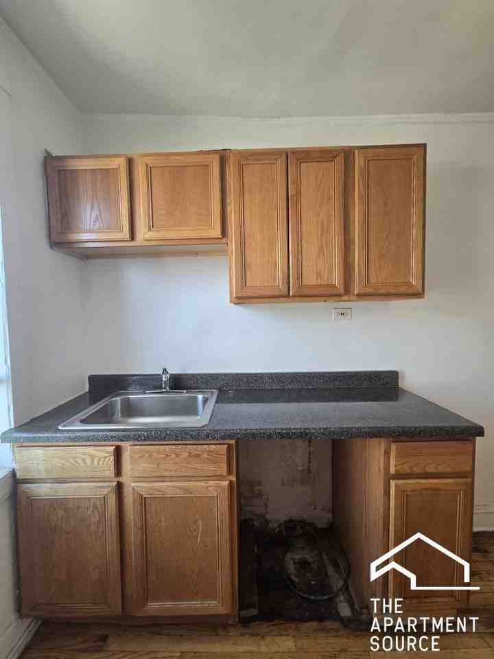 2350 W Touhy Ave #3I - Photo 5 of 11