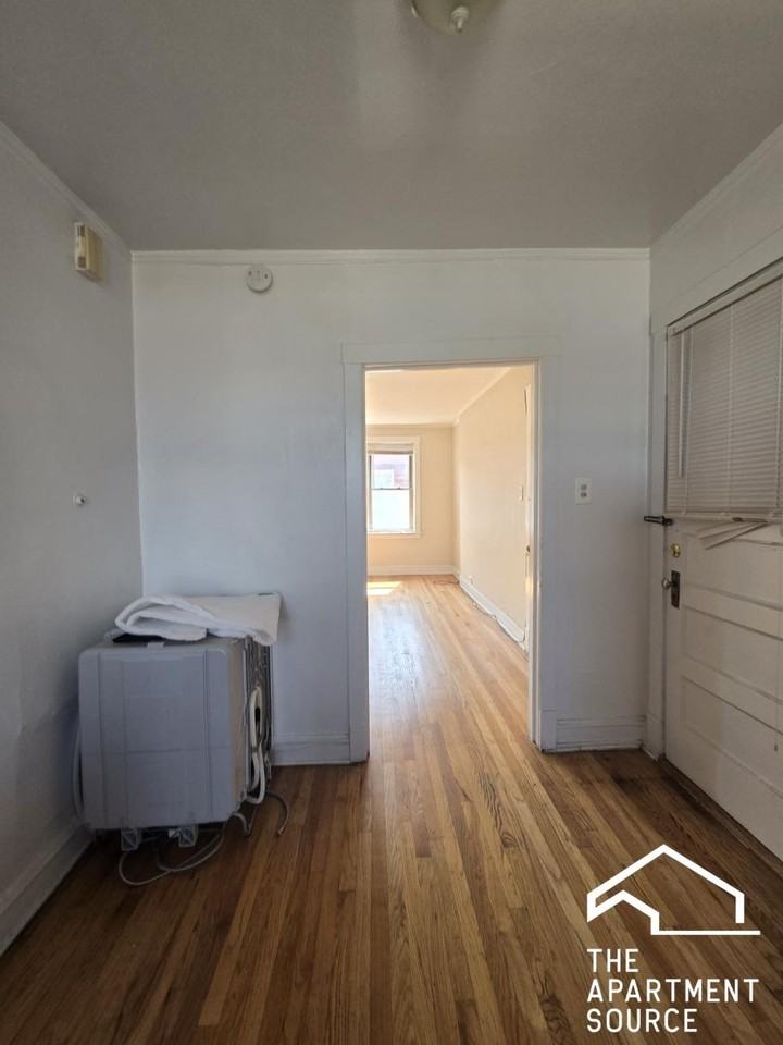 2350 W Touhy Ave #3I - Photo 6 of 11